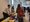 Jobmesse: Stand mit Mitarbeitenden und Arbeitssuchende 